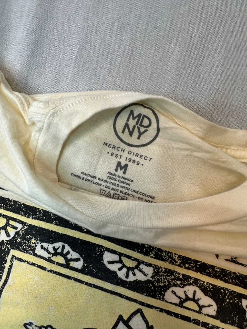 Brand New band tee, size Medium, Daisy era - Picture 5 of 6